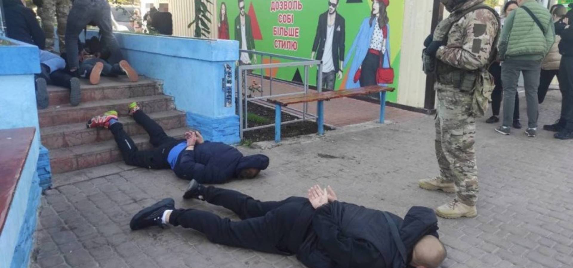 На Вінниччині затримали наркоторговців, які збували марихуану та амфетамін у приміщенні замаскованому під ломбард
