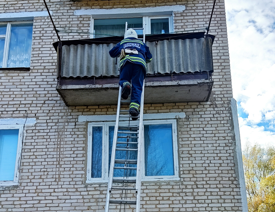 У Хмільнику бійці ДСНС врятували 79-річну пенсіонерку, яка стала заручницею у власній квартирі