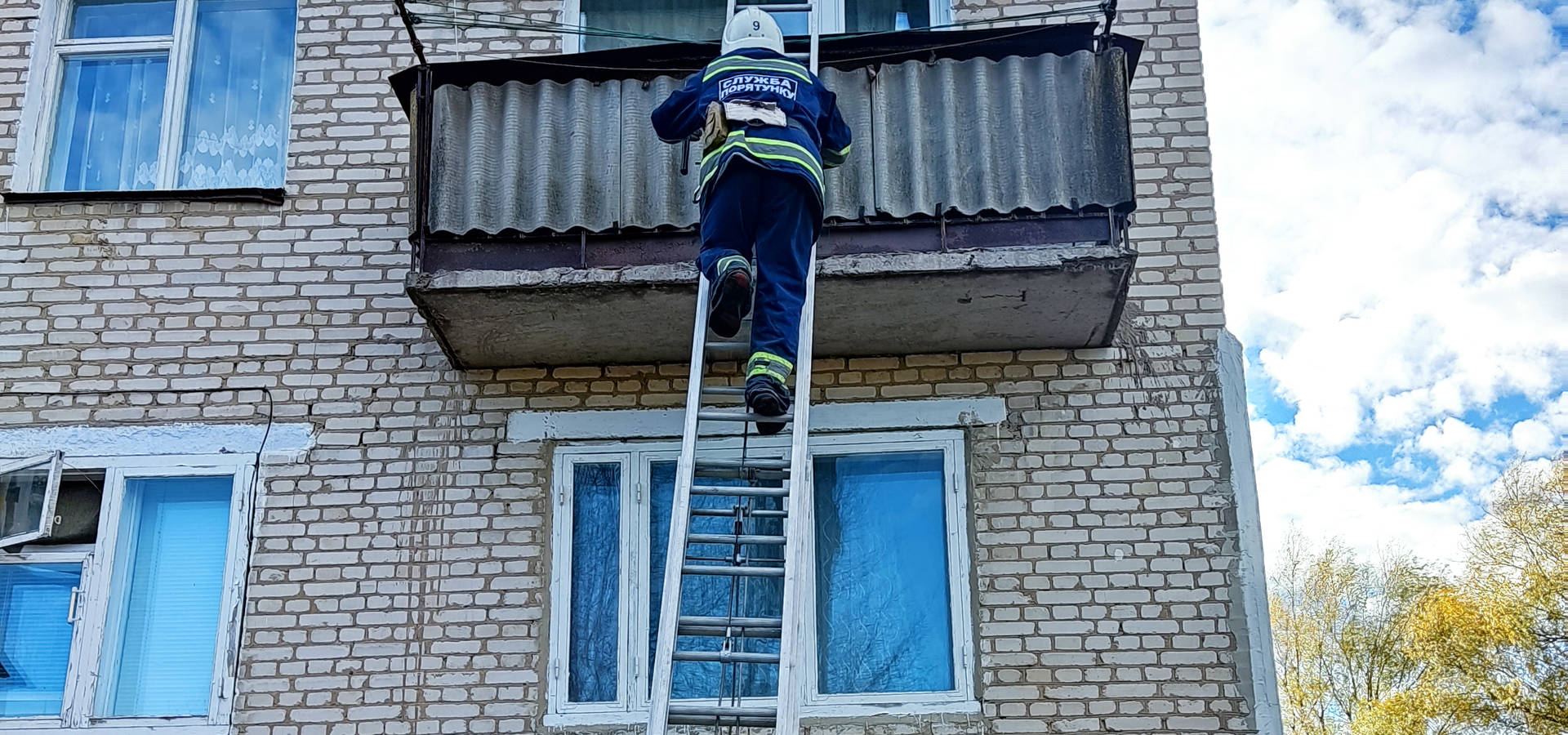 У Хмільнику бійці ДСНС врятували 79-річну пенсіонерку, яка стала заручницею у власній квартирі