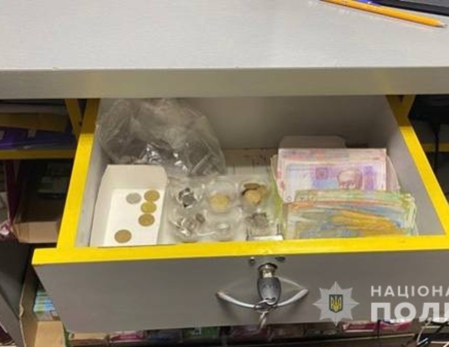 У Хмільницькому районі 20-річний хлопець обікрав свою матір, йому загрожує 8 років тюрми