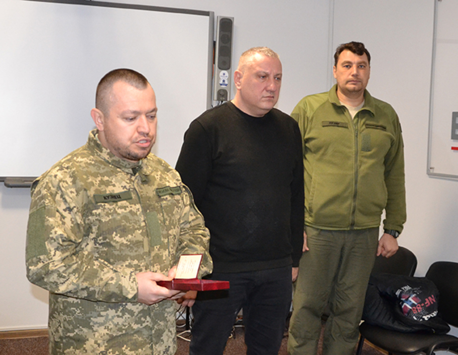 У Війтівцях родині полеглого захисника Андрія Поліщука вручили орден