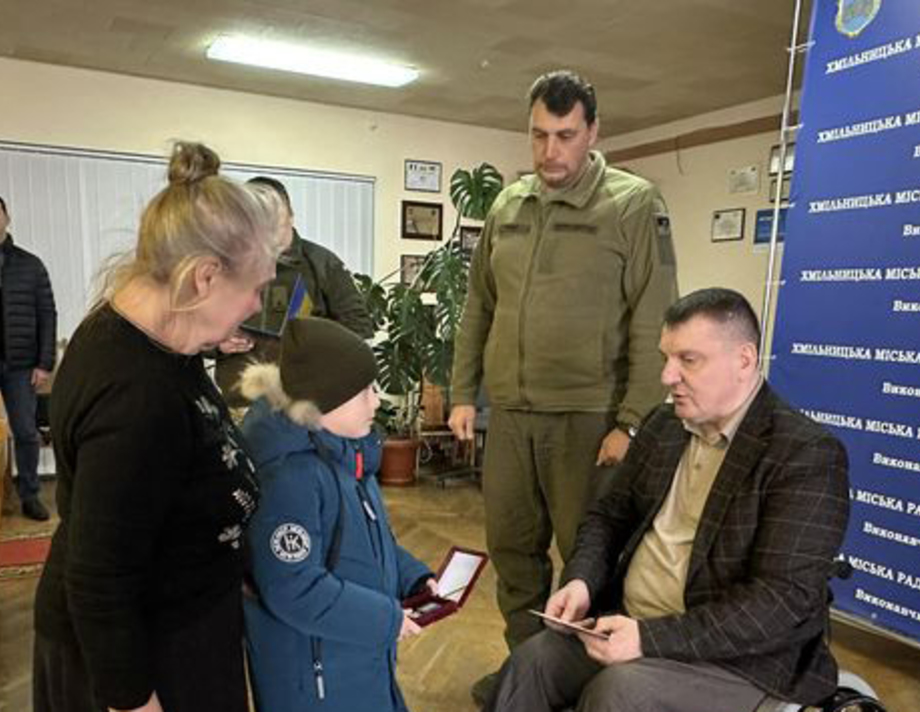 У Хмільнику родині загиблого захисника Віктора Бичка з села Голодьки вручили орден 