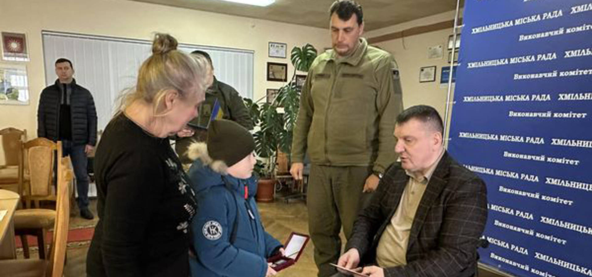У Хмільнику родині загиблого захисника Віктора Бичка з села Голодьки вручили орден