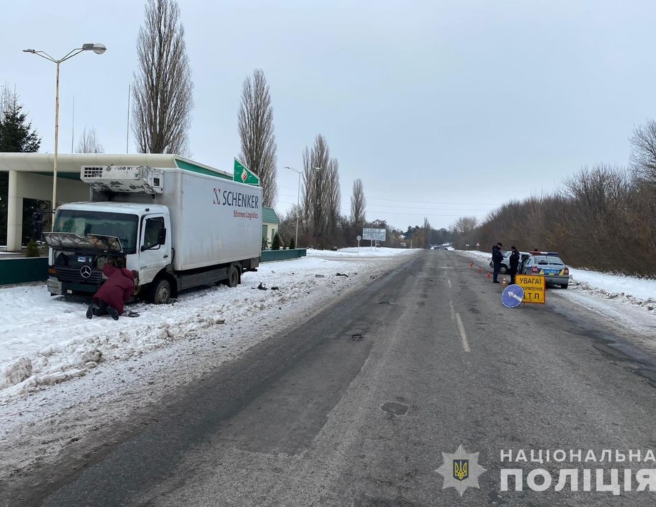 На трасі поблизу Хмільника сталася аварія за участю трьох автівок