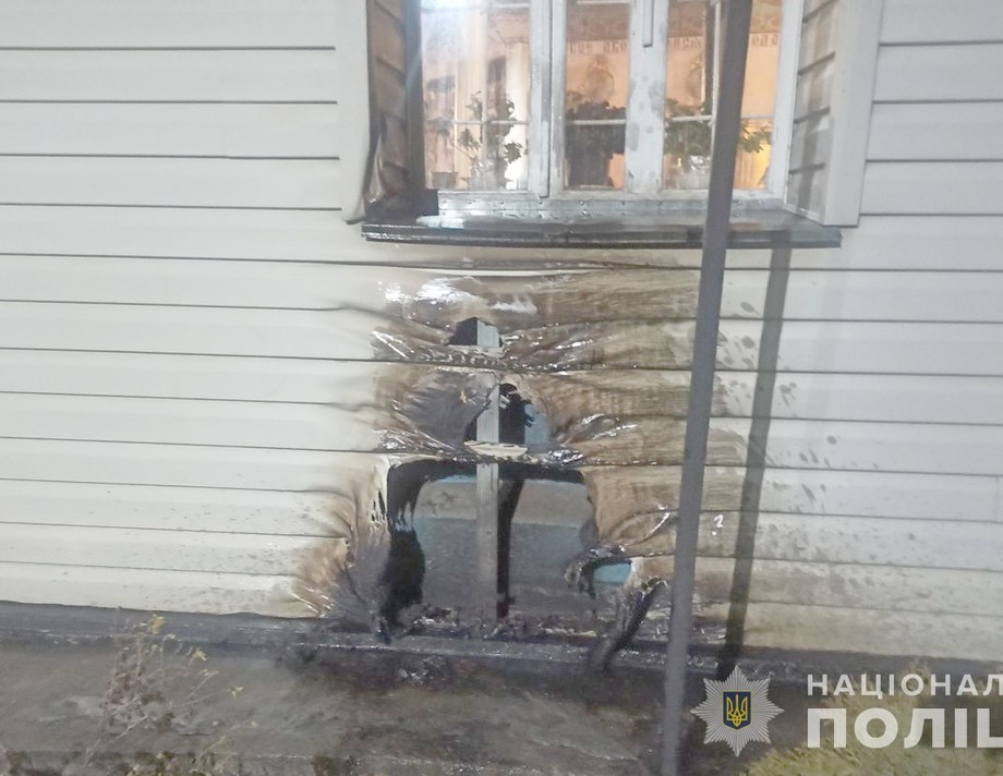 У Хмільницькому районі хтось хотів спалити церкву. На місці події виявили пляшку із залишками запальної суміші