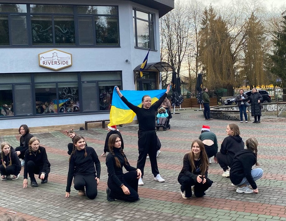 У Хмільнику розіграли благодійну лотерею та зібрали понад 233 тисячі гривень на автомобіль для ЗСУ