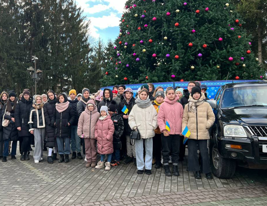 Ще одне авто від хмільницьких школярів поїхало на передову