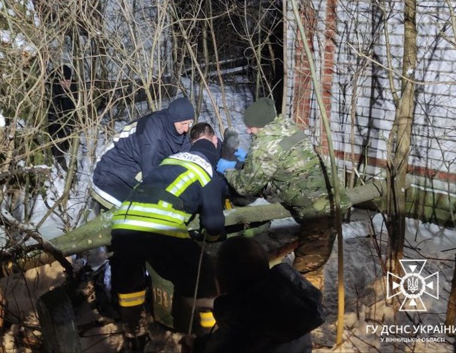 У Хмільницькому районі з криниці дістали тіло жінки