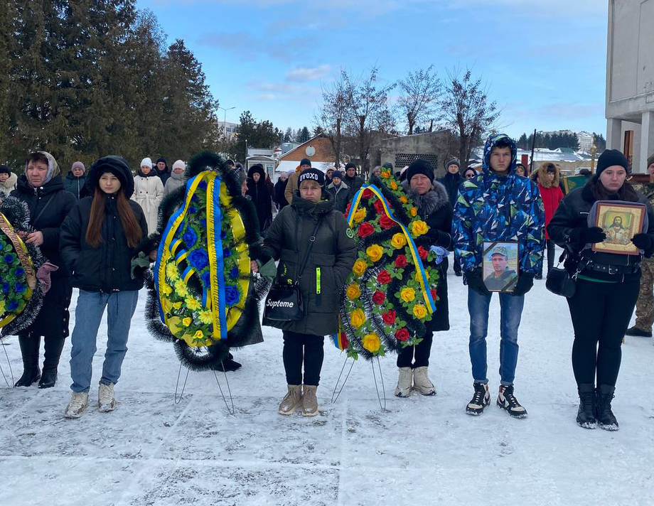 Хмільничани провели в останню путь захисника України Леоніда Шишковського