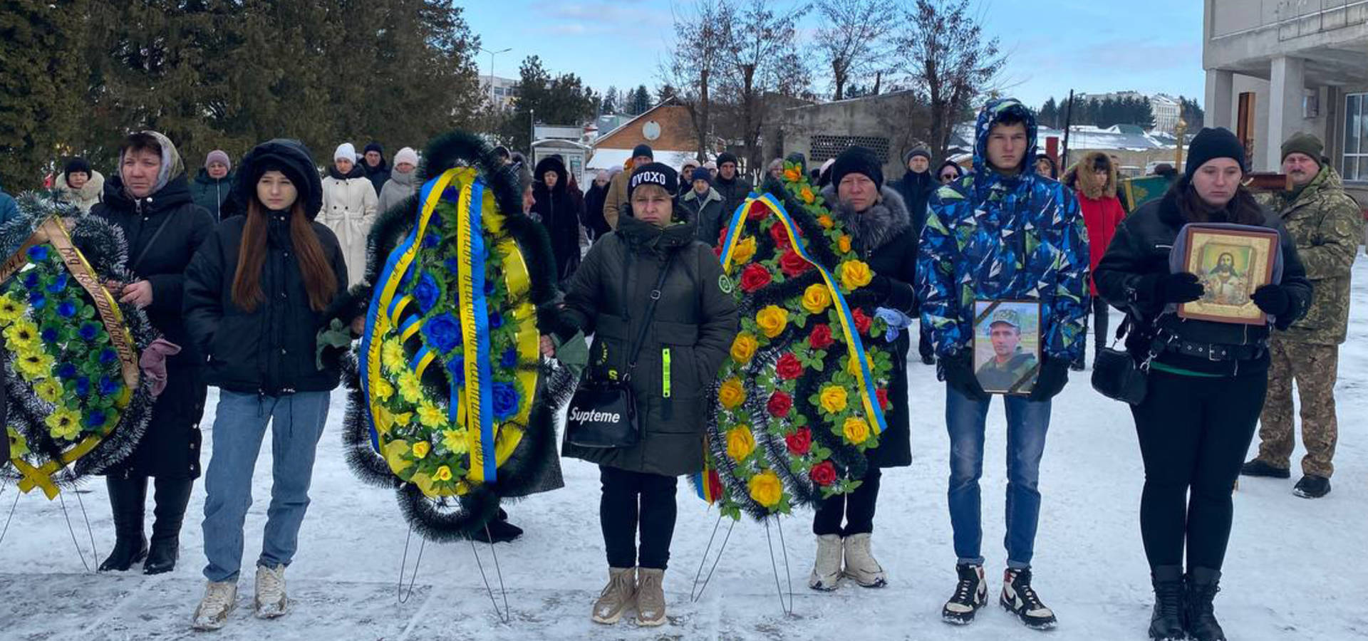 Хмільничани провели в останню путь захисника України Леоніда Шишковського