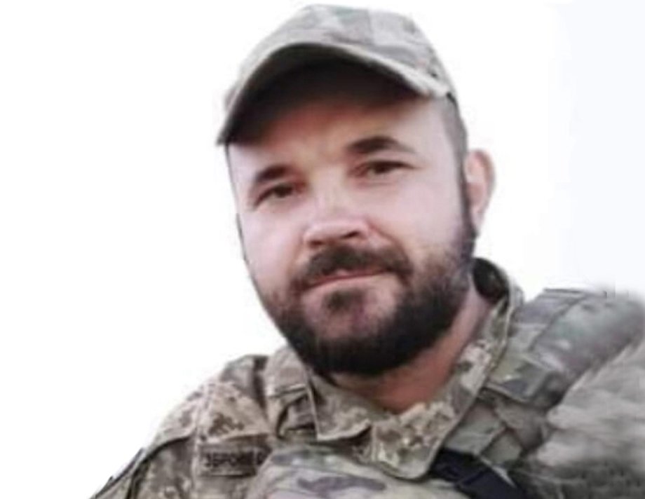 До рідного дому у Хмільник "на щиті" повертається захисник України Микола Плахотнюк