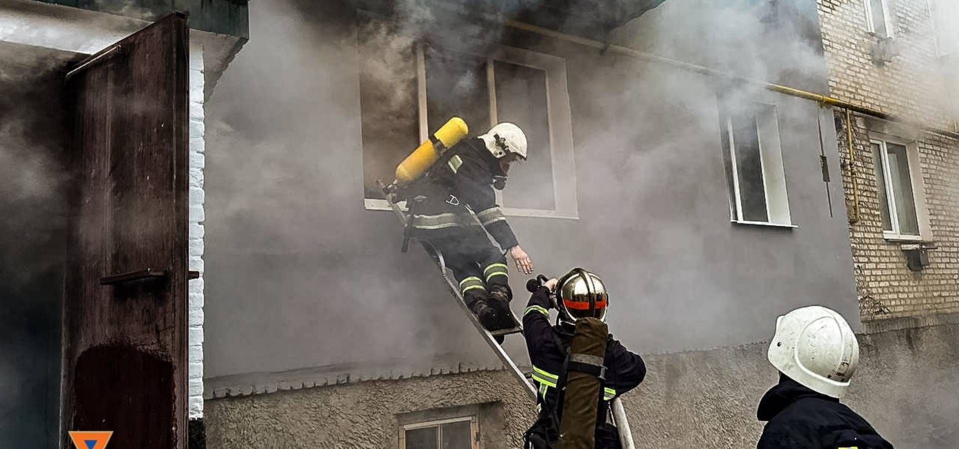 У Хмільнику під час пожежі врятували маму та трьох малолітніх дітей