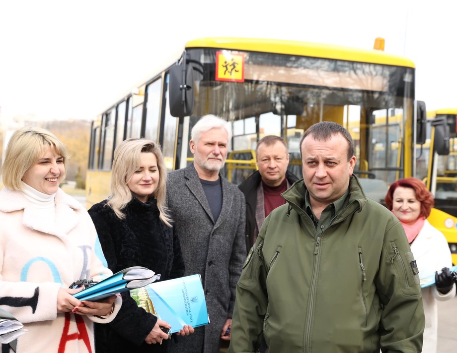 Хмільницька громада та ще 26 громад Вінниччини отримали шкільні автобуси