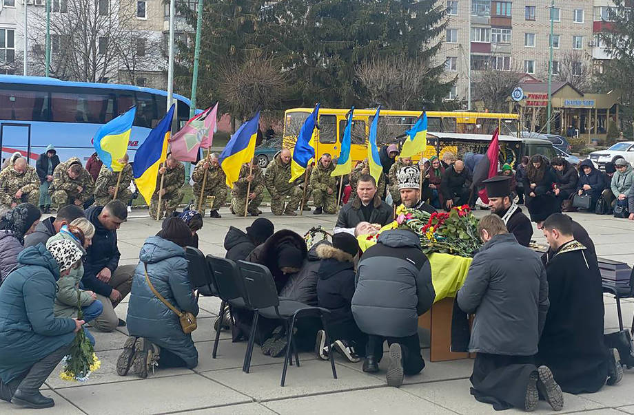 Хмільничани попрощалися з захисником України Олегом Куциком