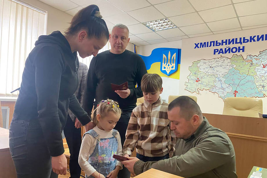 В Хмільнику родинам полеглих захисників  вручили нагороди 