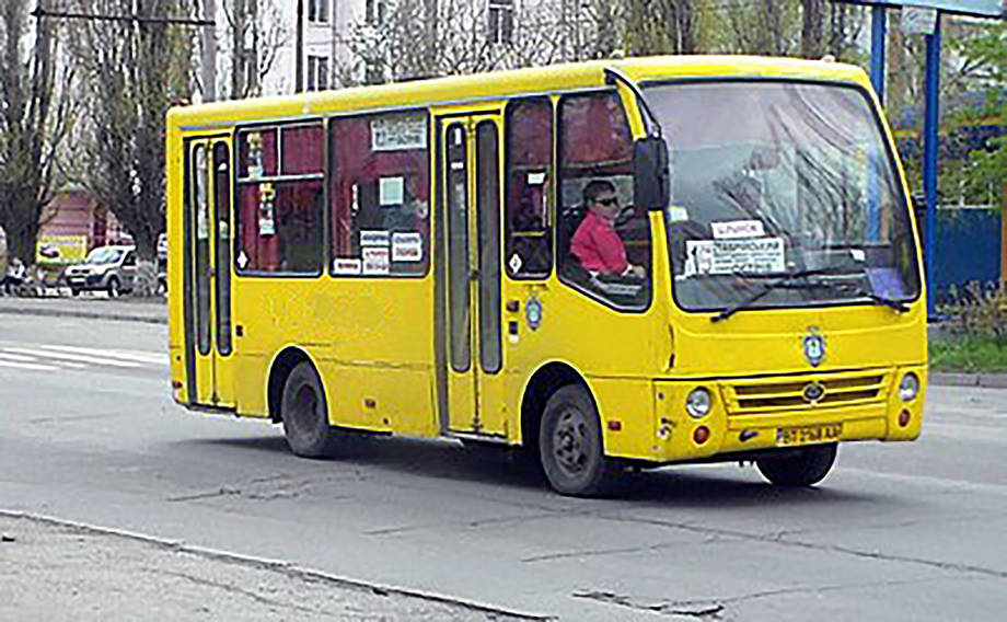 У провідну неділю рух маршруток у Хмільнику буде продовжено до кладовищ