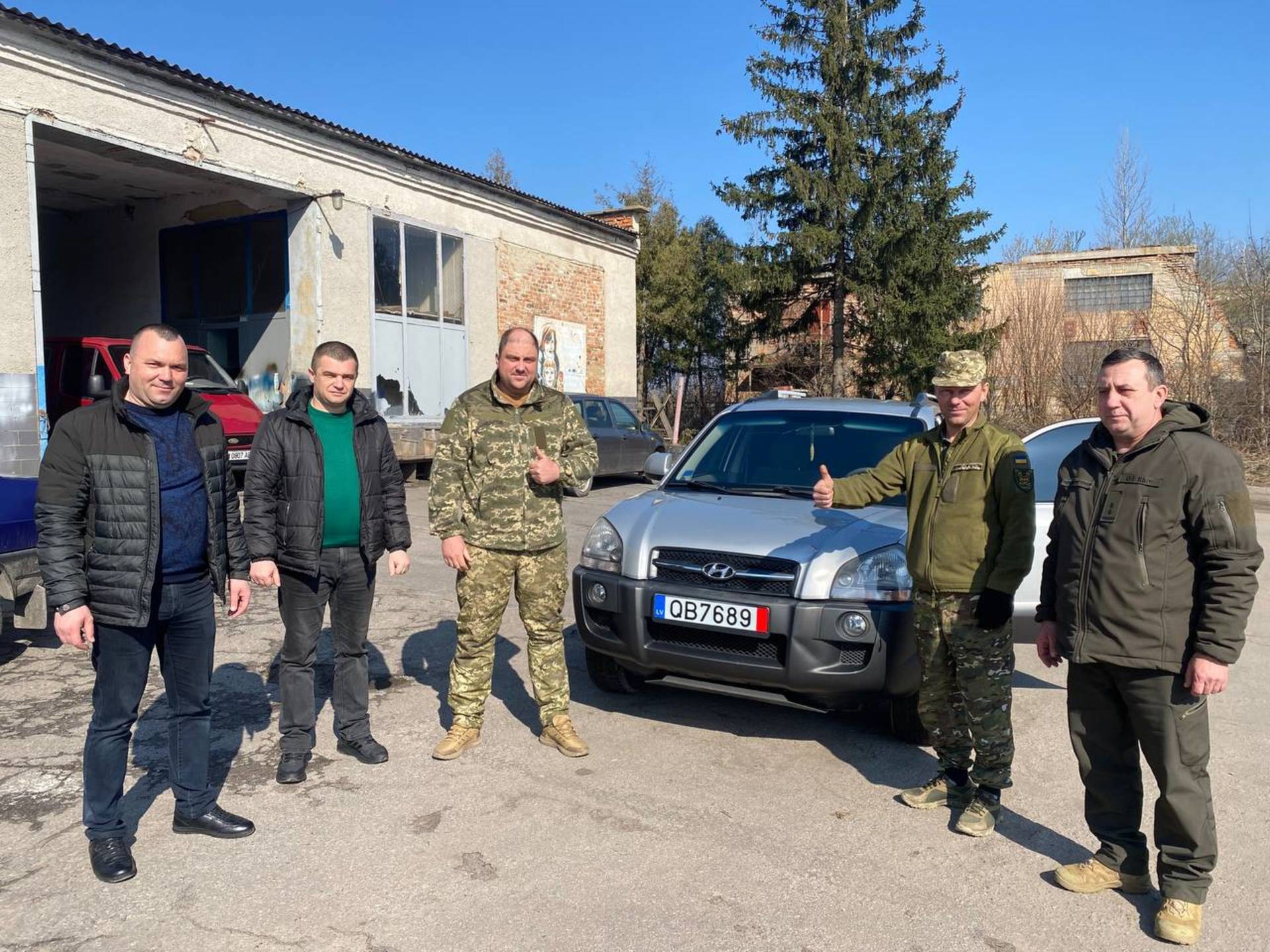 Сьогодні з Хмільника відправили на фронт Hyundai Tucson