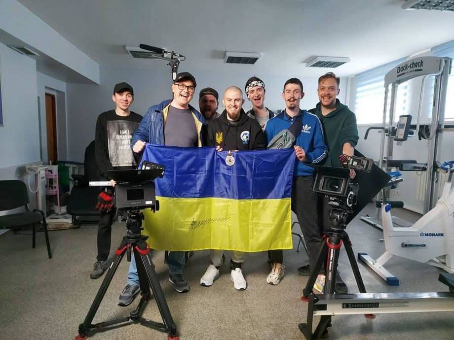 Фільм "Атлети війни" в головній ролі якого знявся ветеран із Хмільника Роман Кашпур зʼявився на Amazon Prime