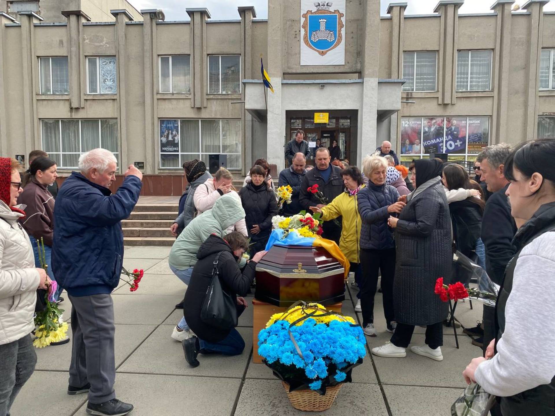 У Хмільнику попрощалися з Захисником Дмитром Гуменюком, який віддав життя за Україну
