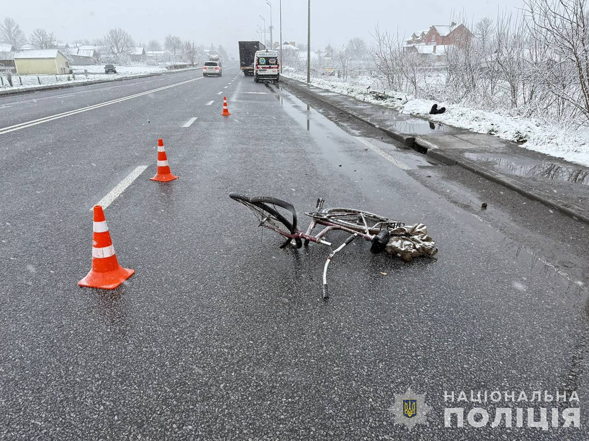 В Хмільницькому районі сталася смертельна ДТП. Велосипедист загинув на місці