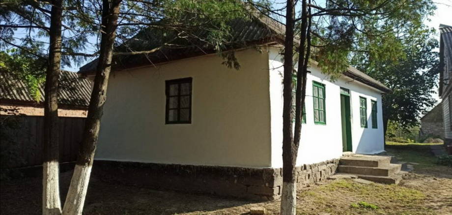 У селі Порик відновили столітню хату-мазанку, яка стала культурним осередком 