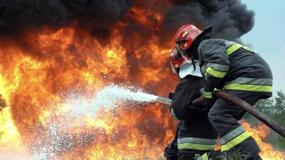 У Хмільницькому районі спалахнуло дві пожежі! Горів будинок та суха рослиність