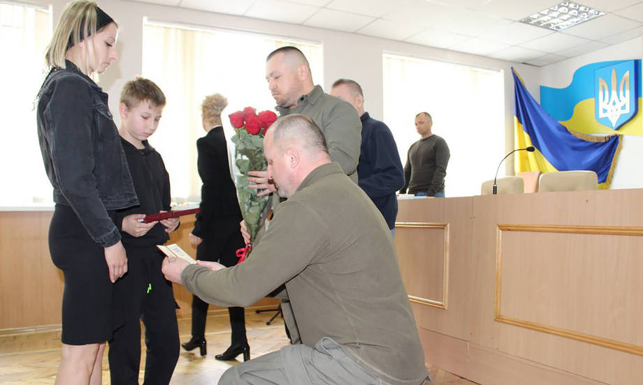 В Хмільнику вручили нагороди родина полеглих за волю і незалежність України захисників 