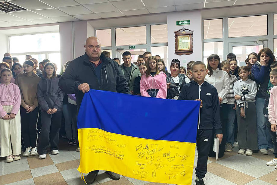 П'ятикласника з Качанівки з днем народження привітали бійці "Азова" та українці з різних регіонів