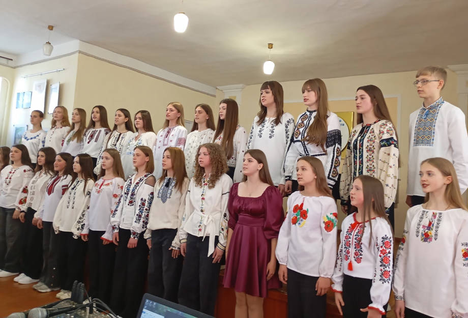 Мистецтво в ім’я Героїв.  У Хмільницькій школі мистецтв відбувся творчий звіт 