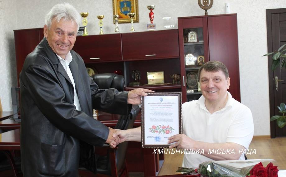 Відомому скульптору Віктору Стукану з Хмільника - 65