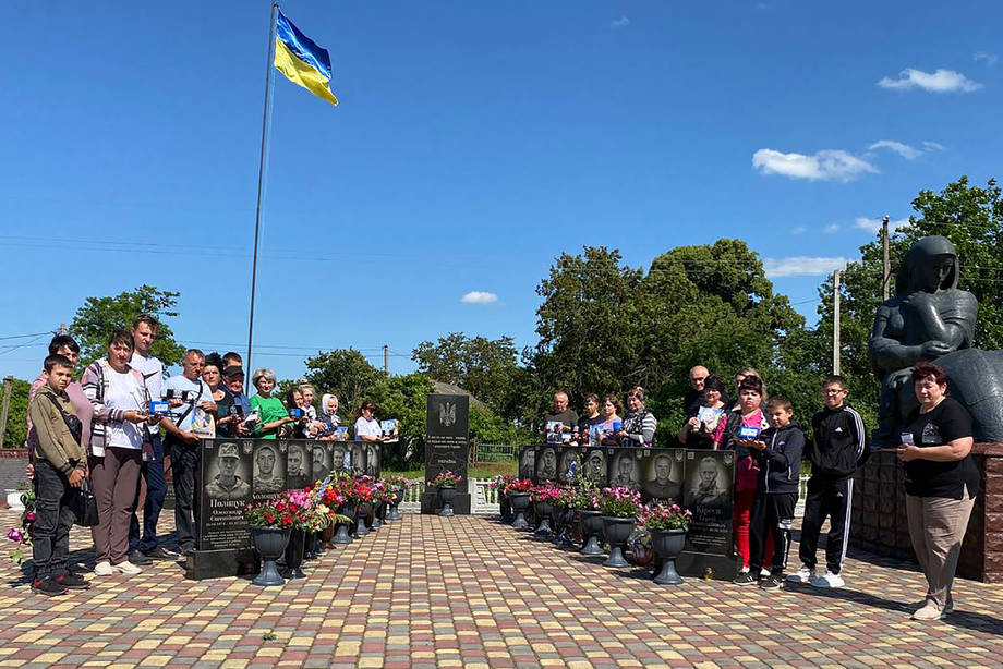  14 іменних дронів відправила  "Азовцям"  Війтівецька громада 