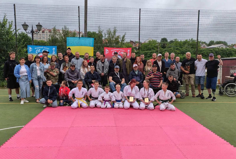 Спортсмени з Хмільника провели показовий виступ у центрі реабілітації військовослужбовців у Львові