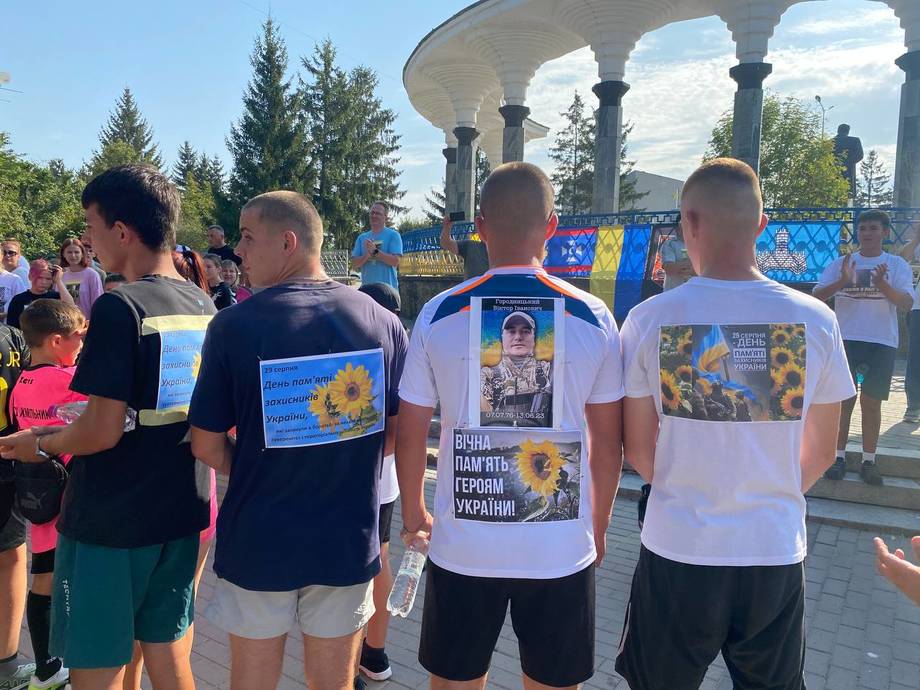 «Шаную воїнів, біжу за Героїв України»: хмільничан запрошують долучитися до Всеукраїнського забігу пам’яті