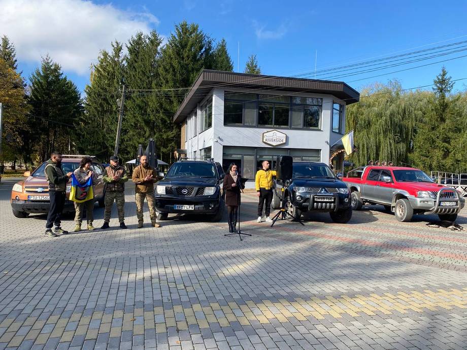 Хмільницька громада передала на фронт чотири автомобілі 
