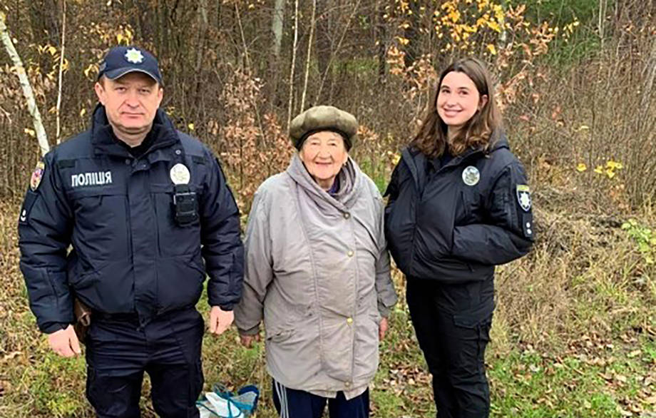 У Хмільницькому районі пенсіонерку, яка пішла в ліс за грибами довелось шукати поліцейським