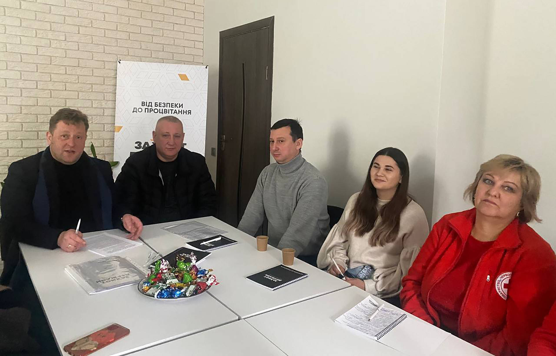 У Хмільнику ГО "Захист держави" провела круглий стіл на тему: «Допомога при народженні дитини: чи буде перерахунок у 2026 році»