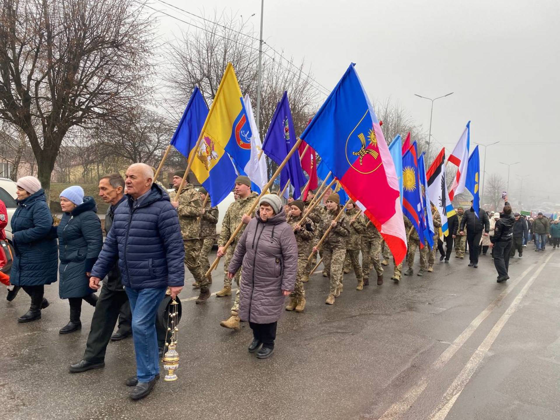 У Хмільнику вшанували Героїв Небесної Сотні пам'ятною ходою та спільною молитвою