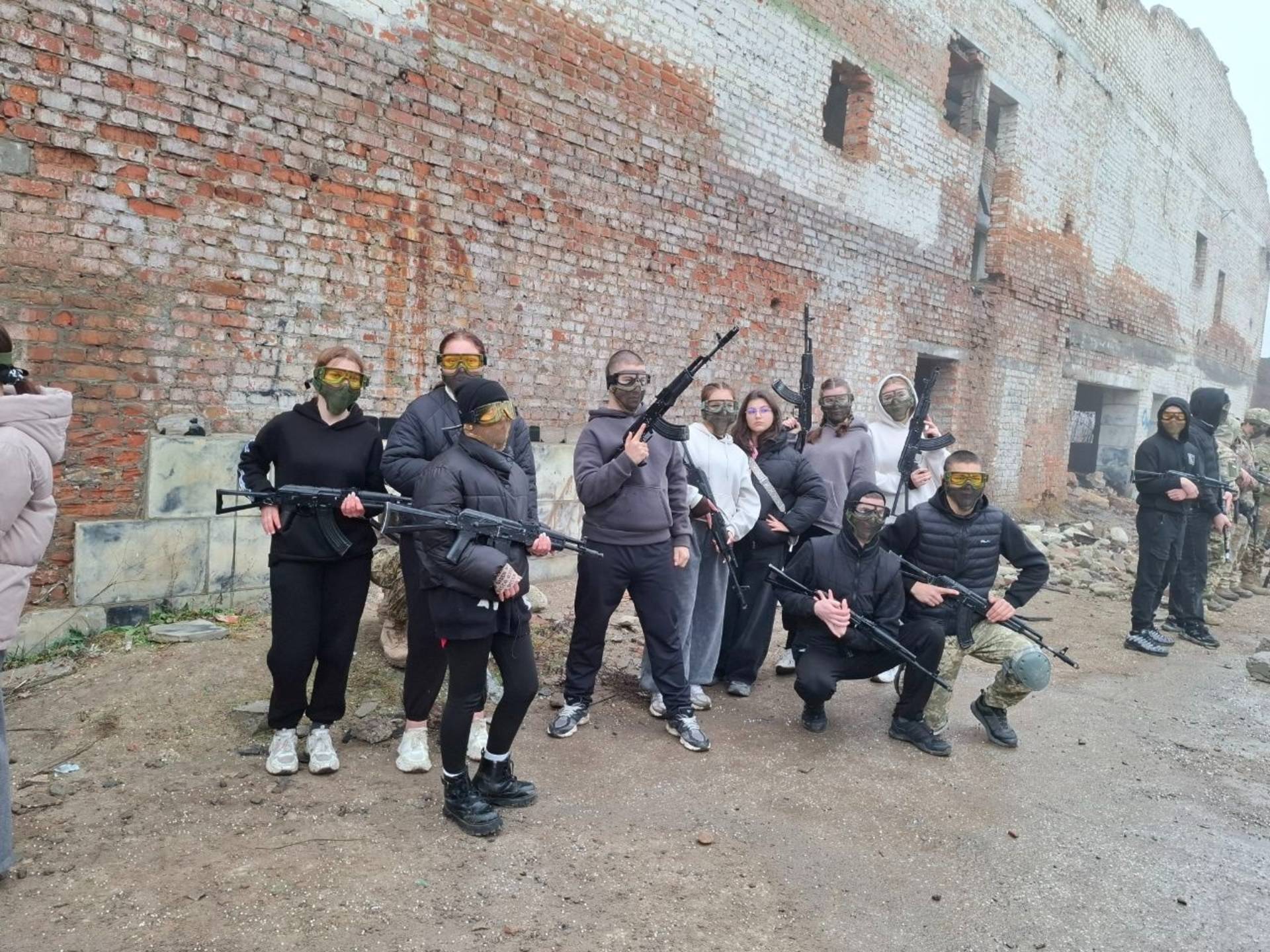 Учні Хмільницького аграрного центру взяли участь у військово-патріотичному вишколі «На бетоні»