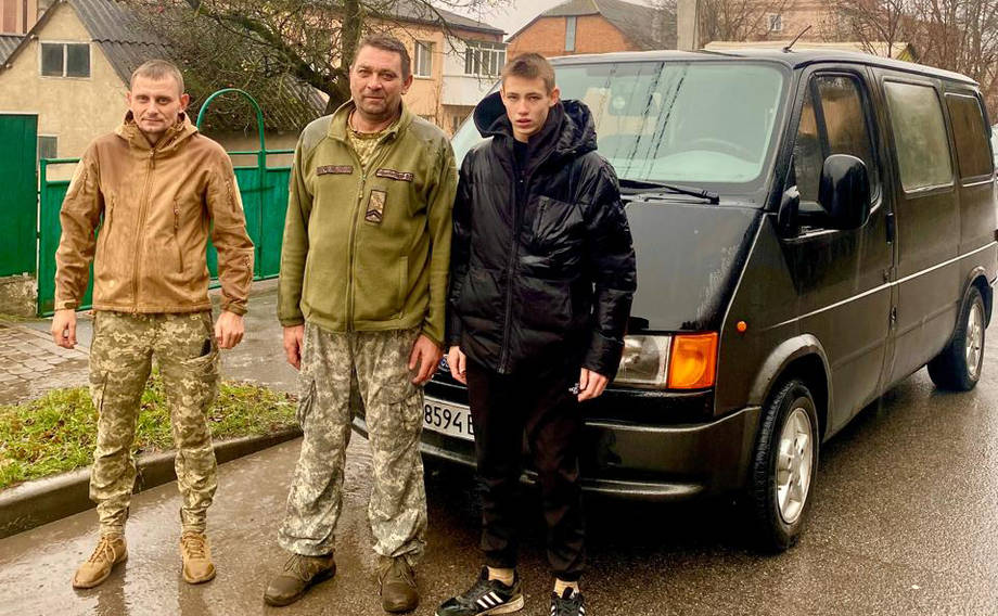 "Форд Транзит" передали із Хмільника захисникам України