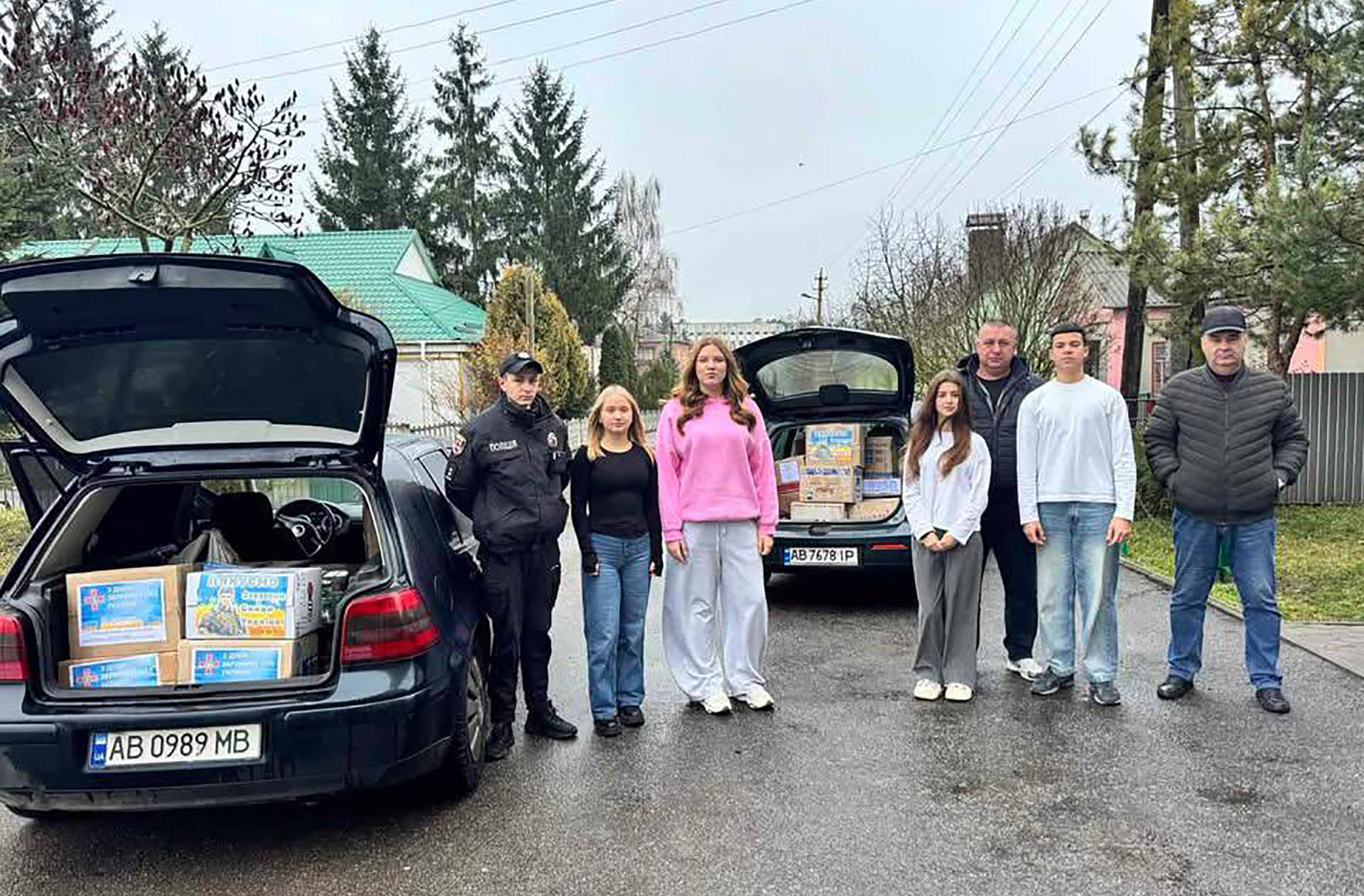 Учні та вчителі ліцею №1 провели благодійну акцію на підтримку воїнів, які проходять реабілітацію у Хмільнику