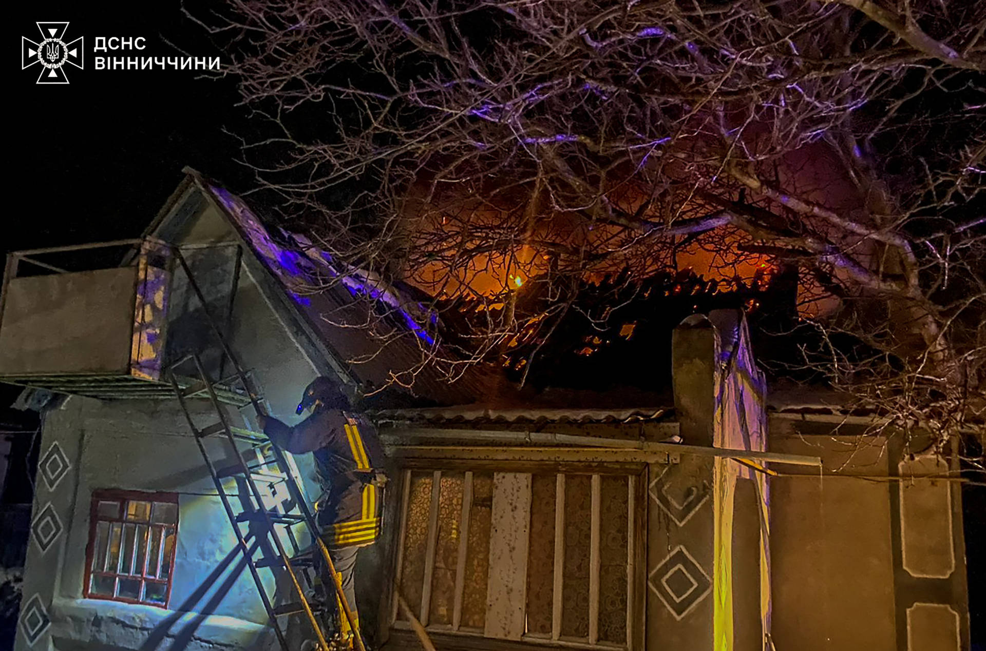 В Педосах Хмільницької громади через несправність пічного опалення загорілася хата