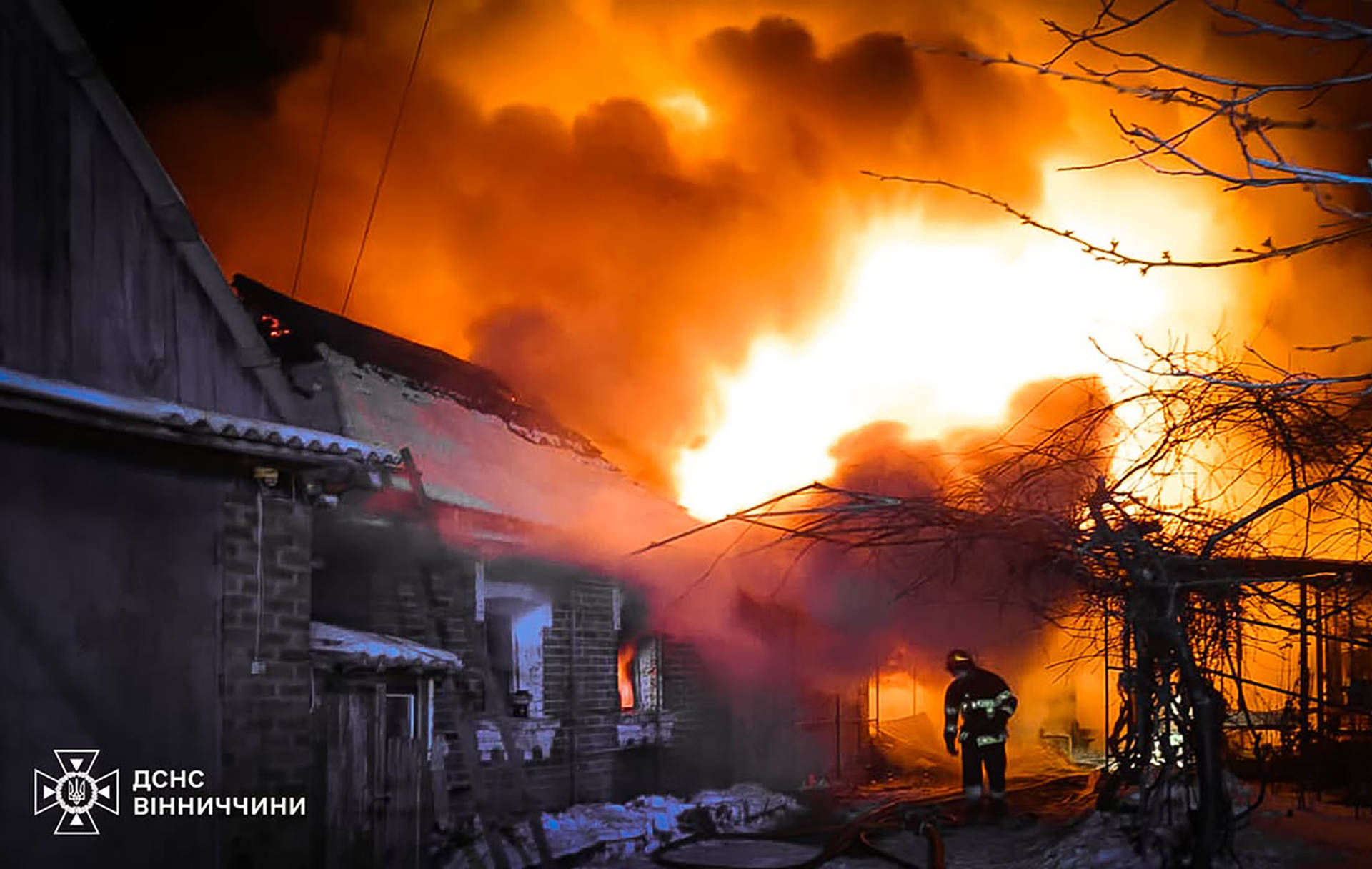 Під час нічної пожежі в Хмільницькому районі загинула жінка