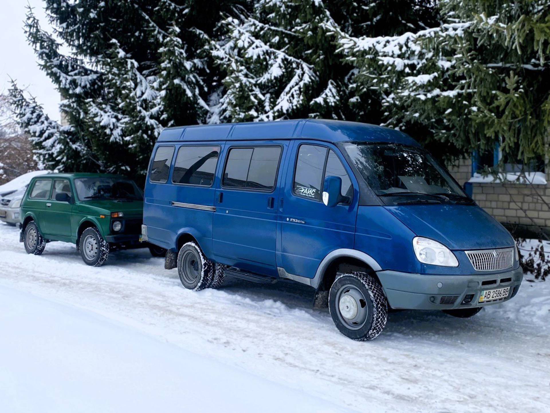 З Хмільника на фронт відправили два автомобілі