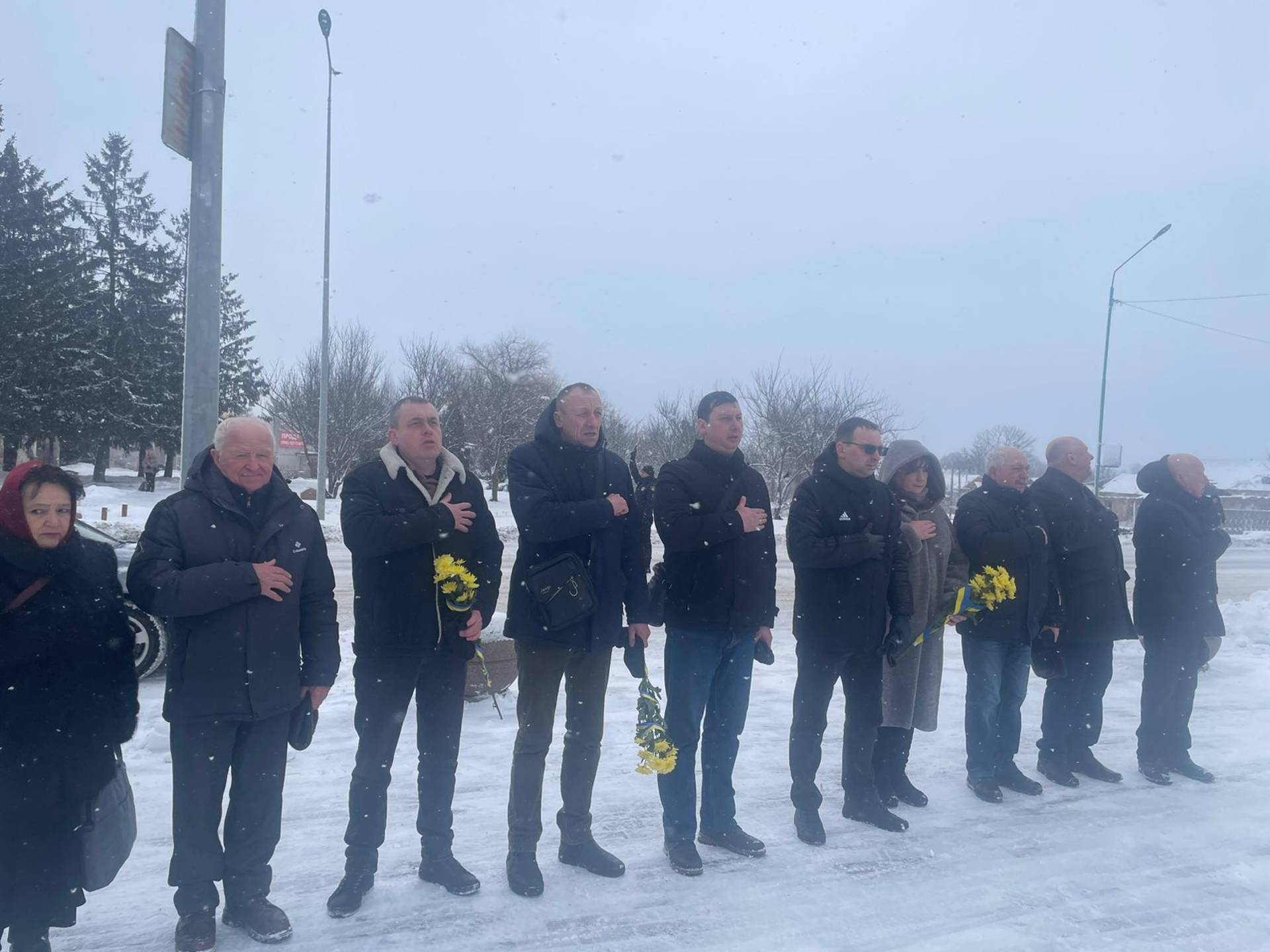 У День Єднання в Хмільнику поклали квіти до підніжжя Кобзаря