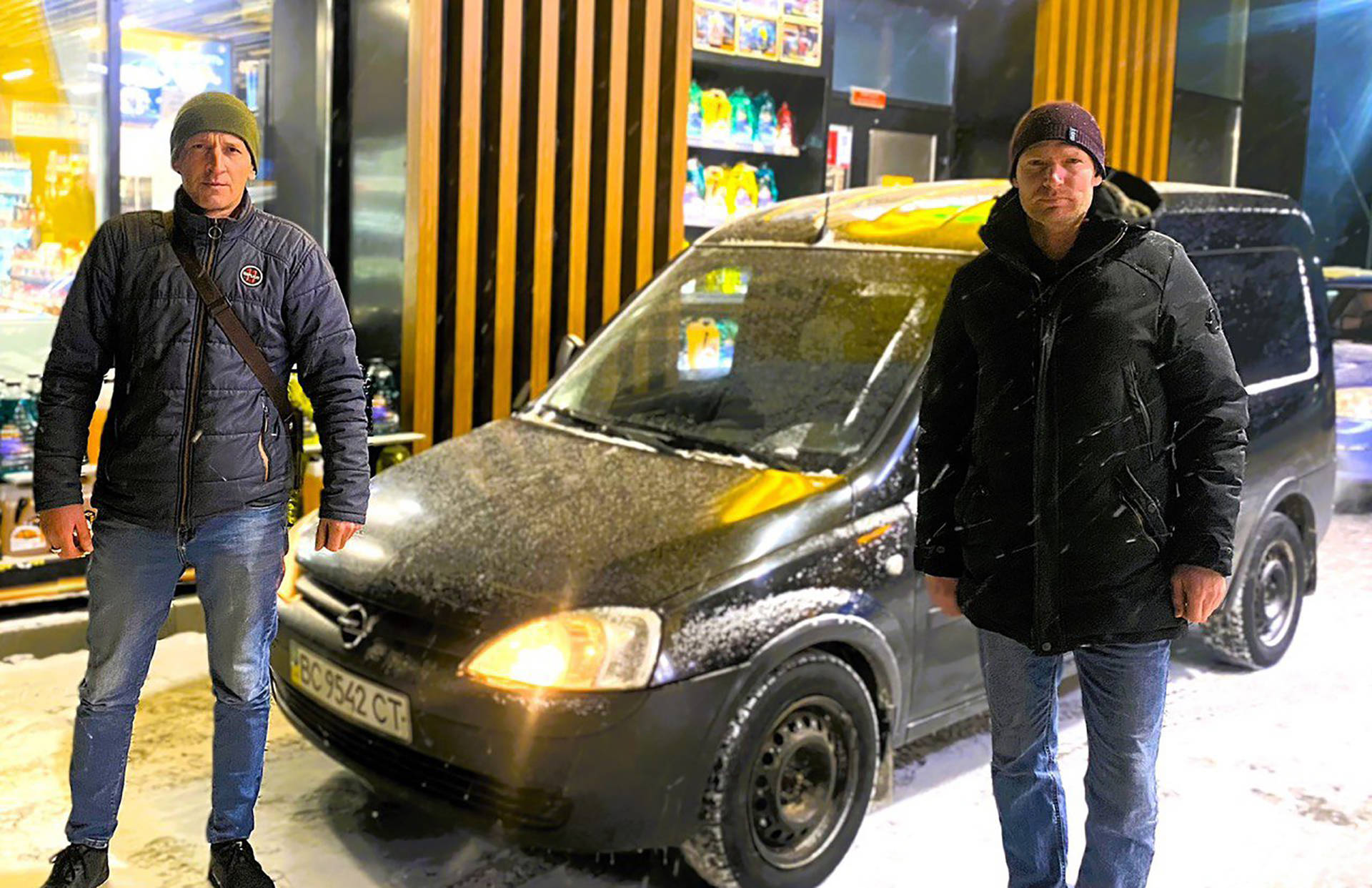 П’ять автомобілів передав на фронт підприємець з Уланова