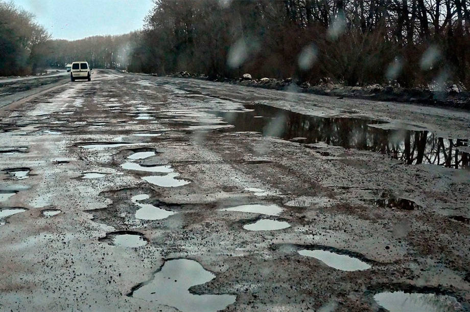 Дороги після морозів: коли почнуть латати ями?