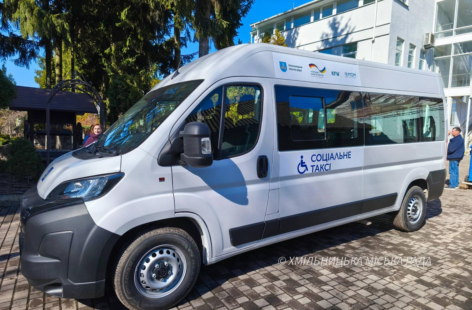 У Хмільнику з’явилося ще одне «соціальне таксі» для людей з інвалідністю