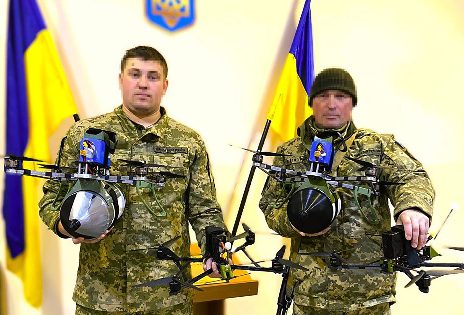 Батьки загиблого Героя Василя Шиндера із Хмільника  передали на фронт чортири дрони 