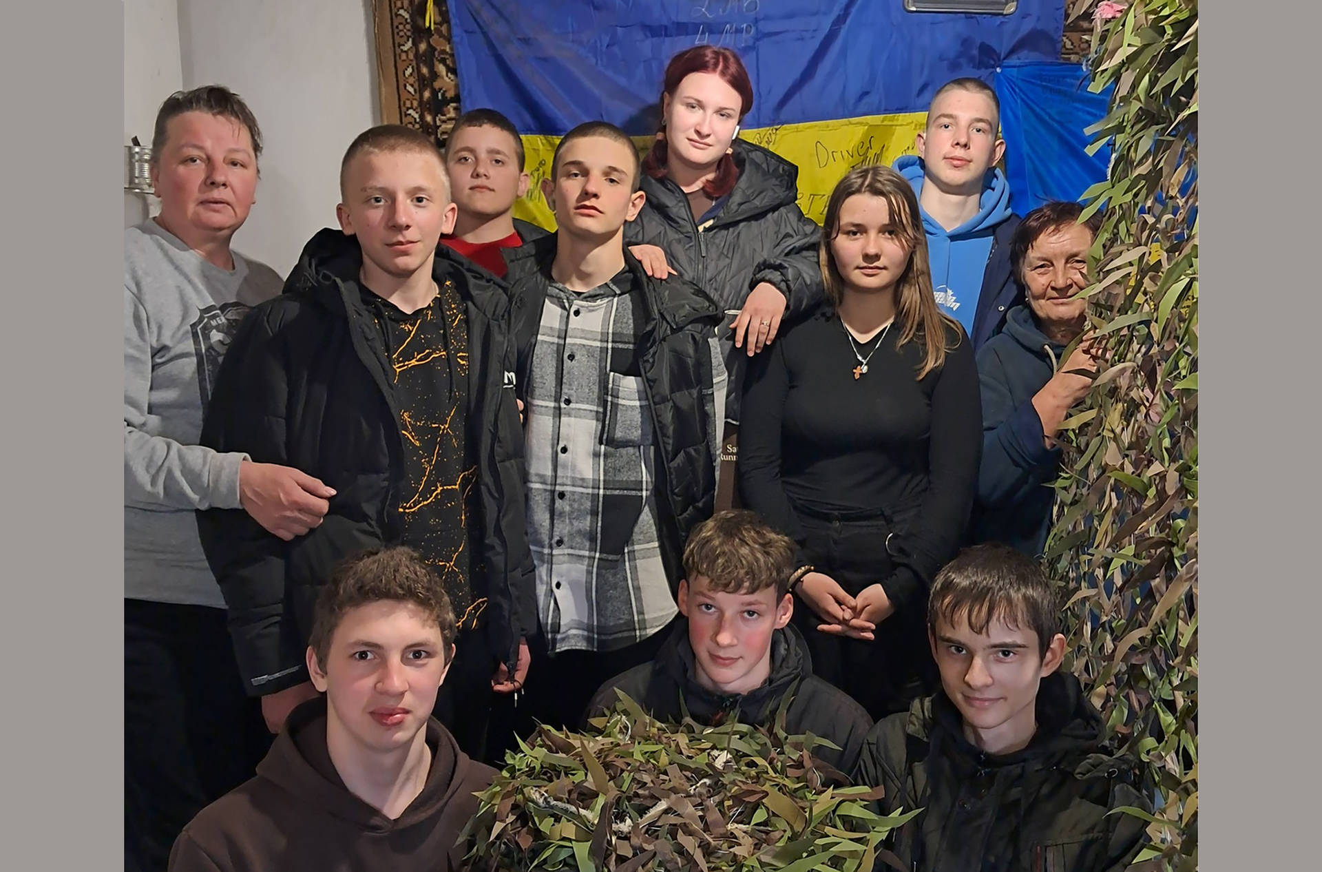 У селі Лозова волонтерки поспілкувалися з школярами та разом плели сітки