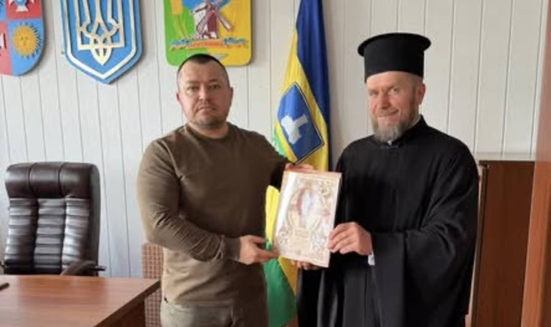 Начальник Хмільницької РВА Богдан Кузнец отримав Пасхальне послання від Митрополита Епіфанія